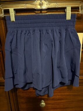 Lululemon Shake it out High Rise Run Short 2.5”